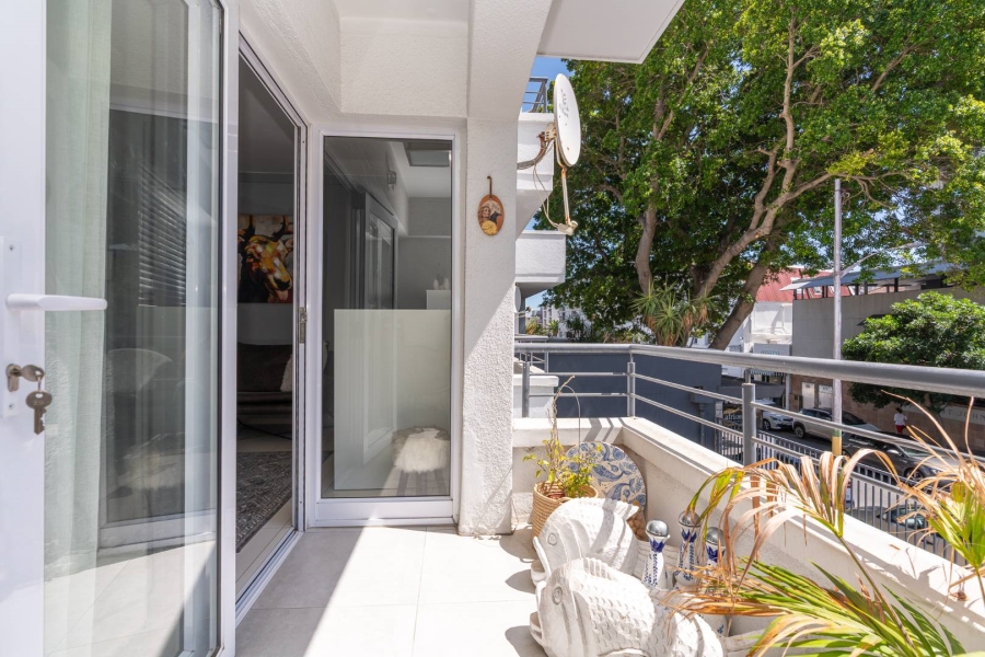 2 Bedroom Property for Sale in Sea Point Western Cape